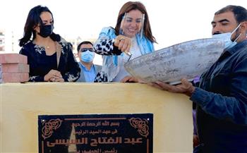 مايا مرسى ومنال عوض يشهدان وضع حجر أساس لمقر القومى للمرأة الجديد بدمياط