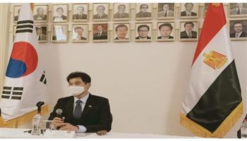 سفير كوريا الجنوبية يعزف بعض المقطوعات الفنية المصرية بمهرجان الطبول