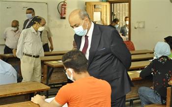 طلاب جامعة المنيا يواصلون أداء الامتحانات.. وجولة جديدة لرئيس الجامعة