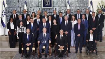  صحيفة يهودية تثير الجدل بإخفاء وجوه الوزيرات في صورة جماعية للحكومة الإسرائيلية الجديدة
