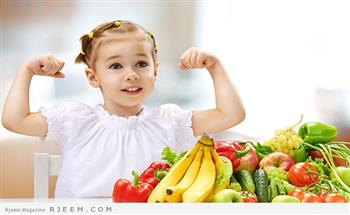 ما هي مراحل وأنماط التغذية للطفل الرضيع وتدريبه على الأكل؟