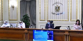 مدبولى يبحث زيادة الاستثمارات المصرية السعودية مع مسئولين بالمملكة