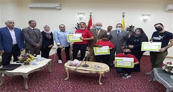 محافظ شمال سيناء يكرم لاعبين من ذوى الإعاقة بعد فوزهم فى كأس مصر 