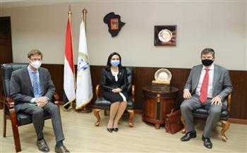  مايا مرسي تستقبل سفير بلجيكا للتعرف على وضع المرأة في مصر 