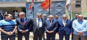 محافظ بورسعيد وأعضاء لجنة "محلية النواب " يتفقدون أعمال التطوير بشارع الشاحنات بالضواحي