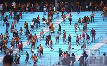 الترجي التونسي يسحب لاعبيه من ملعب حمادي العقربي بعد أحداث شغب الجماهير 