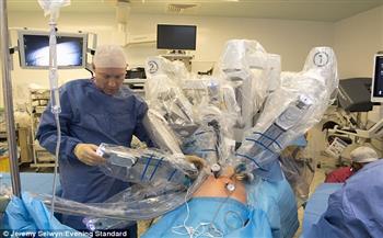 استشاري جراحة عامة: الجراح من يقوم بعمليات الجراحة الروبوتية