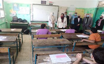 رئيس قطاع التعليم العام تتفقد سير امتحانات الشهادة الإعدادية بالقاهرة