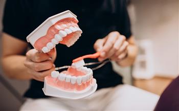 اعرف كل ما يهمك عن التركيبات الصناعية للأسنان.. والحفاظ عليها