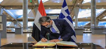 رئيس وزراء اليونان في جولة بمكتبة الإسكندرية