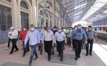 وزير النقل يحيل ناظر محطة الإسكندرية وعددا من مسئولي الحجز للتحقيق الفوري