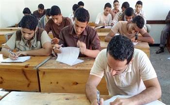 التعليم: طلاب الدبلومات الفنية يؤدون الامتحانات التحريرية في 241 مادة