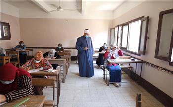 رئيس قطاع المعاهد الأزهرية يتفقد لجان امتحانات الثانوية بالبحيرة