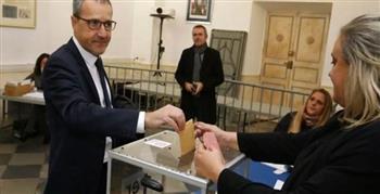 فرنسا تجري دورة ثانية من انتخابات المناطق وسط «انفصال بين الناخبين والطبقة السياسية»