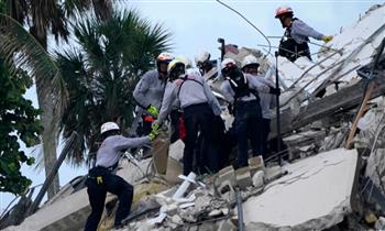 عمدة "ميامي" الأمريكية: لا ارتفاع في عدد ضحايا المبنى المنهار والحريق يعيق جهود الإنقاذ