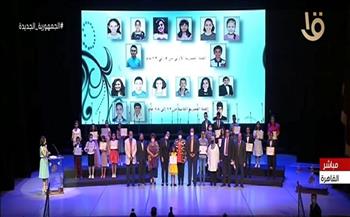 صورة تذكارية لوزيرة الثقافة مع الفائزين بجائزة الدولة للمبدع الصغير
