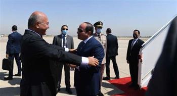 بسام راضي: الرئيس السيسي يعود إلى أرض الوطن بعد المشاركة في قمة بغداد الثلاثية