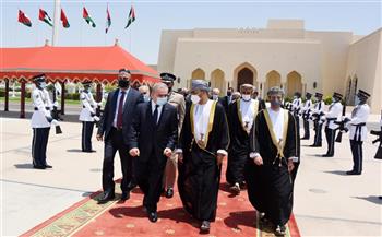 رئيس الوزراء الفلسطيني يغادر مسقط.. ووزير الخارجية العُماني: "موقفنا ثابت من القضية"