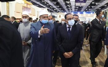 وكيل الأزهر وأمين البحوث الإسلامية يستقبلان رئيس الوزراء بجناح الأزهر في معرض الكتاب