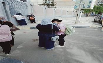 طالبات الشهادة الإعدادية بالإسكندرية يبدين سعادتهن بسهولة امتحان اللغة العربية