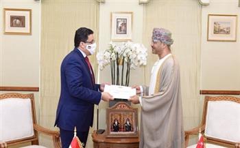 سلطان عمان يتلقى رسالة خطّية من الرئيس اليمني
