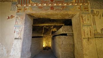 مقبرة مصرية قديمة في غاية الجمال تحوي مومياوات لقطط وفئران وطيور محنطة (فيديو)