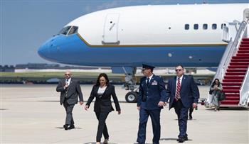 طائرة نائبة الرئيس الأمريكي ترغم على العودة بسبب عطل تقني