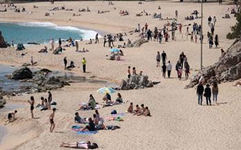 مدريد تعيد فتح الشواطئ أمام السياح الحاصلين على اللقاح