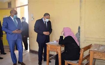 محافظ المنيا ووكيل وزارة التربية والتعليم يتابعان سير امتحانات اللغة الإنجليزية للشهادة الإعدادية