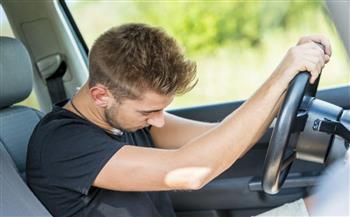 بعد حادث الوادي الجديد.. 6 نصائح لتجنب النوم أثناء القيادة