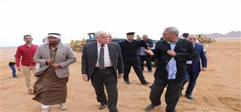 محافظ جنوب سيناء يتفقد أعمال تطوير مضمار الهجن الدولي