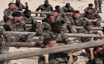 أنجيه الفرنسي يستعد للموسم الجديد بـ«الزي العسكري وتدريبات الصاعقة»