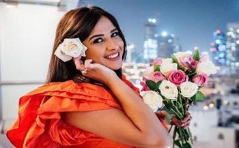 بفستان أسود.. ياسمين عبدالعزيز تخطف الأنظار من أمام برج خليفة 