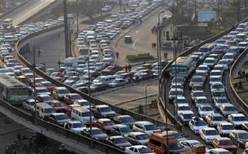 كثافات مرورية مرتفعة بمحاور وميادين القاهرة والجيزة