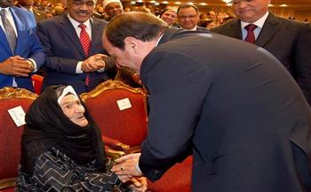 السفيرة منى عمر: المرأة «محظوظة» بدعم الرئيس السيسي (فيديو)