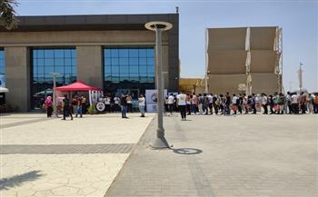 أحمد يونس يقيم حفل توقيع "نادر فودة 6" خارج صالات معرض الكتاب