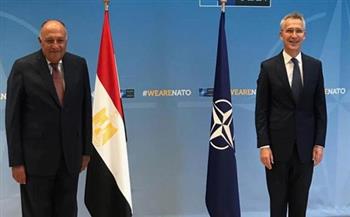 وزير الخارجية يبحث مع سكرتير عام الناتو تعزيز التعاون والقضايا الإقليمية والدولية