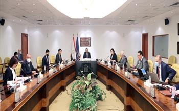 وزير الاتصالات المصري ونظيرته السنغافورية يشهدان توقيع اتفاق تعاون