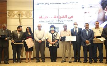 وزيرة الثقافة تسلم جوائز مسابقات الدورة الـ52 لمعرض الكتاب  