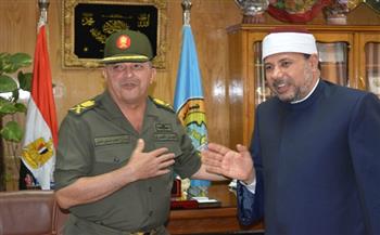 نائب رئيس جامعة الأزهر بأسيوط يستقبل قائد المنطقة الجنوبية العسكرية للتهنئة بالعيد