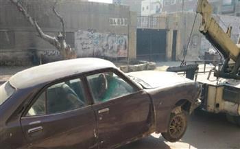بدء رفع السيارات المتهالكة بشوارع شبرا الخيمة