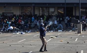 أمن جنوب إفريقيا يحكم قبضته ومظاهر الحياة تعود إلى الأسواق والمدن بعد أحداث العنف