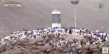 ضيوف الرحمن يؤدون ركن الحج الأعظم بالوقوف على جبل عرفات (بث مباشر)