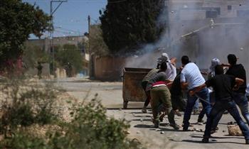 إصابة فلسطينيين اثنين إثر اعتداء المستوطنين عليمها.. والاحتلال يعتقل آخرين جنوب الخليل