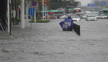 أنهار تفيض وتغرق شوارع 12 مدينة في وسط الصين