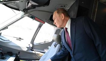 بوتين يعاين المقاتلة الشبح "تشيك ميت"