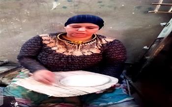 أم مصطفى: خبز العيش مصدر رزقى.. وأيام الأعياد يزداد الطلب (فيديو)