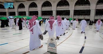 حجاج بيت الله الحرام المتعجلون يتوافدون على المسجد الحرام لاداء طواف الوداع