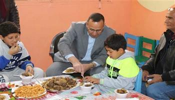 مديرية التضامن بشمال سيناء توزع وجبات وملابس للأطفال الأيتام