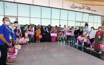 مطار أسيوط الدولى يستقبل 30 طفلا ليبيا للعلاج بمستشفيات الجامعة